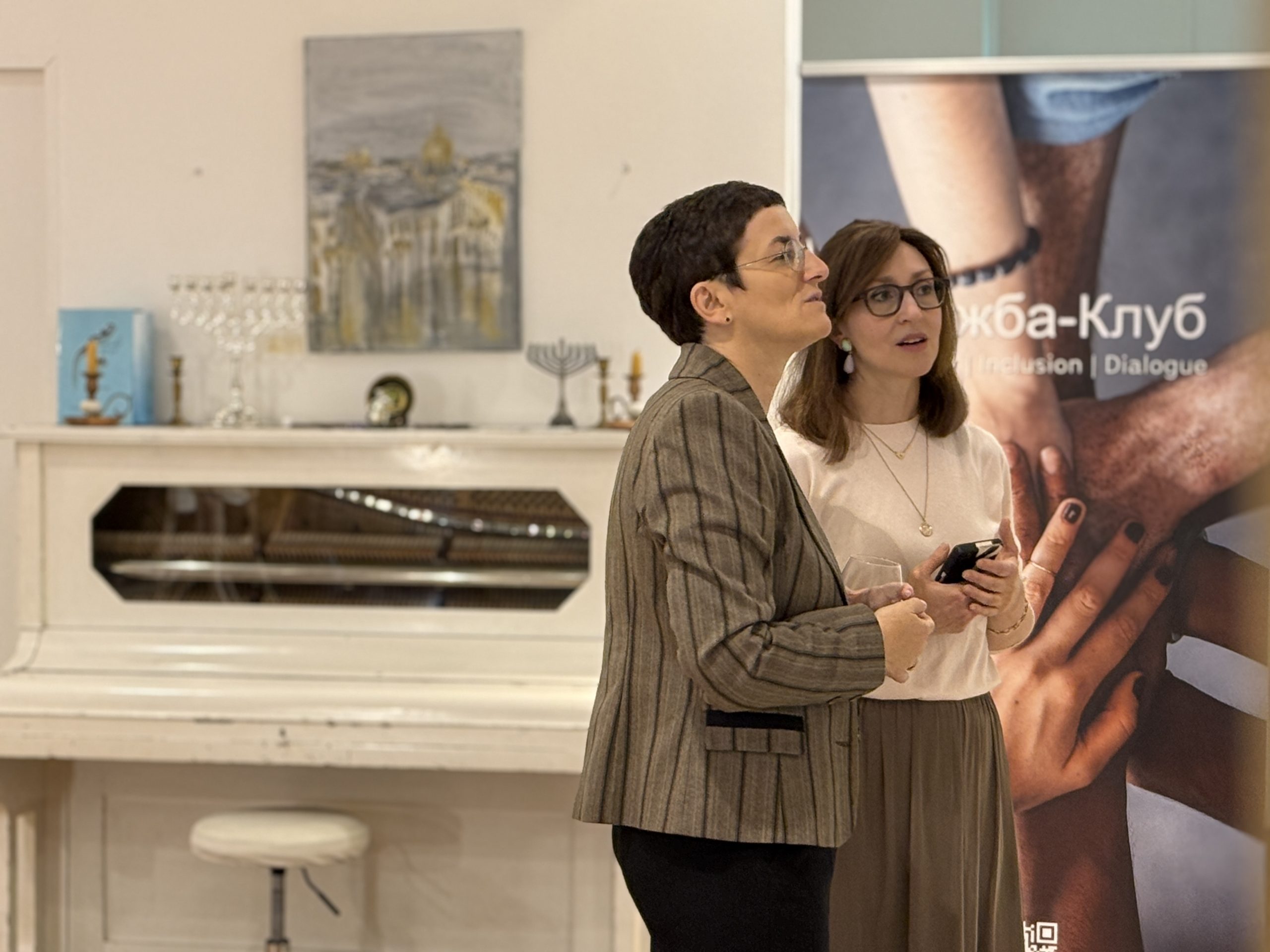 Staatsrätin Michaela Peponis besucht unsere Ausstellung