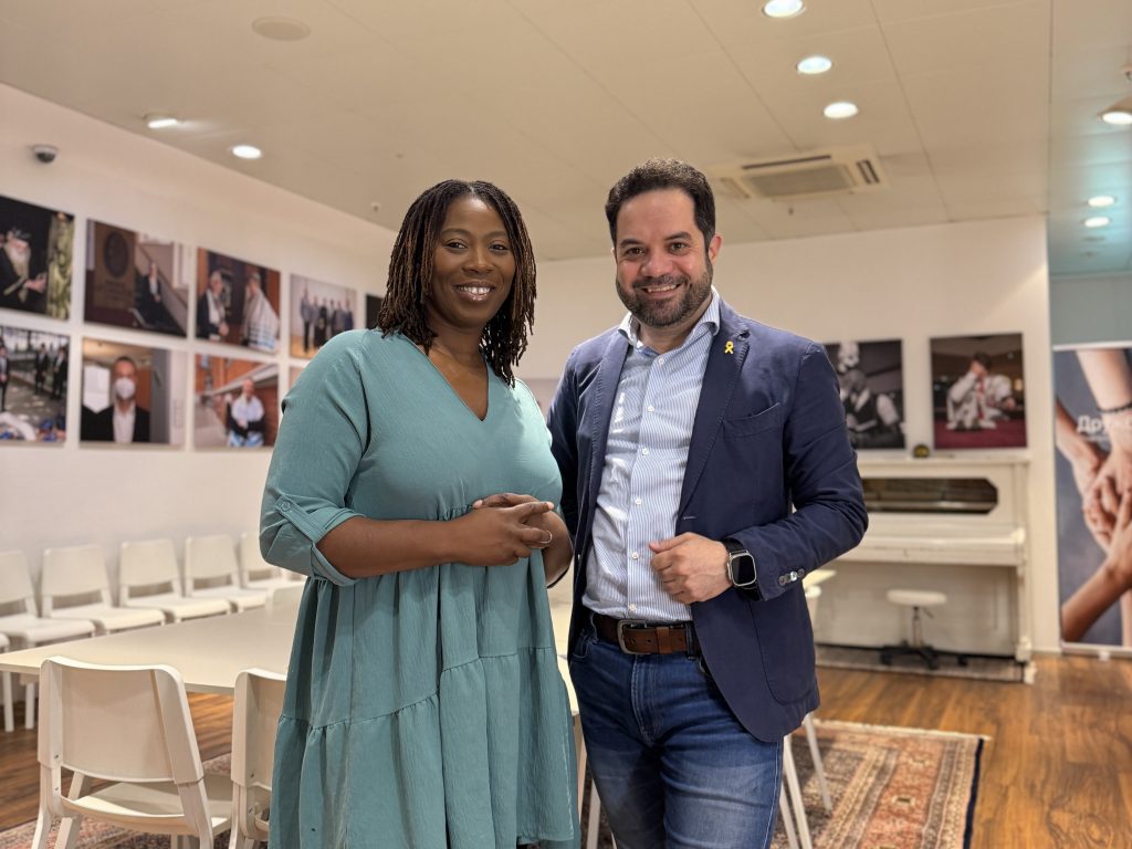 Gemeinsam für Vielfalt – Irene Appiah MdHB besucht Ausstellung ‚Tikvah – Die Hoffnung