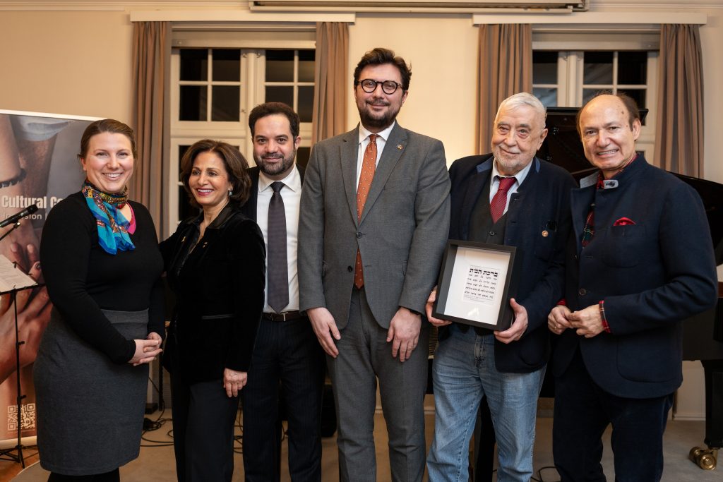 v.l.n.r. Abigail Greenwald (U.S. Generalkonsulat), Hourvash Pourkian, Armin Levy, Generalkonsul Mizbah Mustafa, Bernd P. Holst, Honorarkonsul Kourosh Pourkian | Foto: © Shendl Copitman