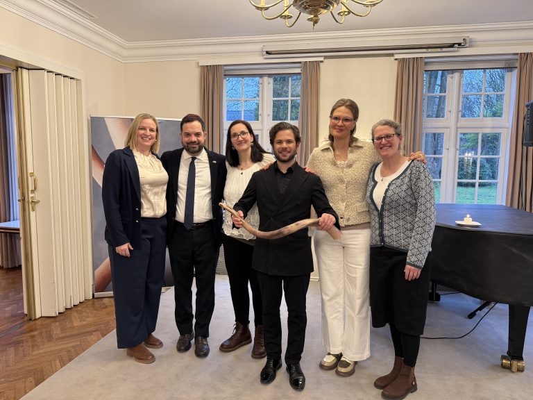 Jom HaScho'a mit Bar Zemach